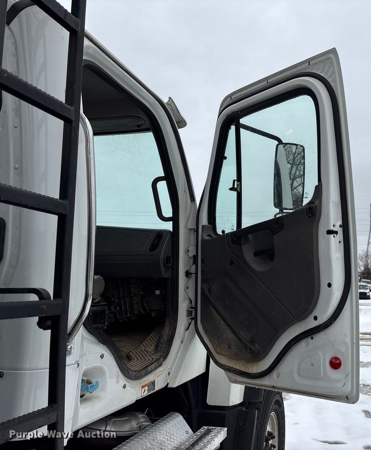 image for item YA2227 2020 Freightliner 114SD crane truck