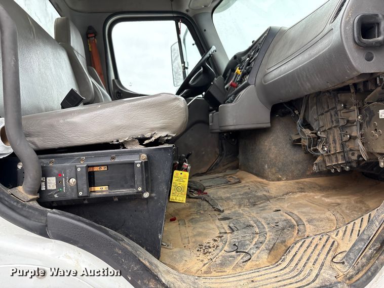 image for item YA2227 2020 Freightliner 114SD crane truck