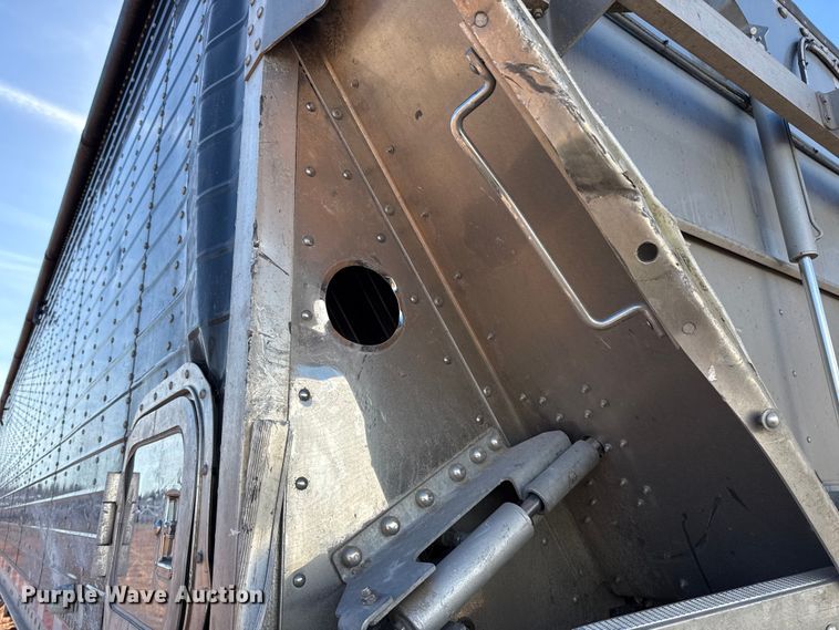 image for item YA2235 2026 Wilson DWBT-750B live bottom trailer