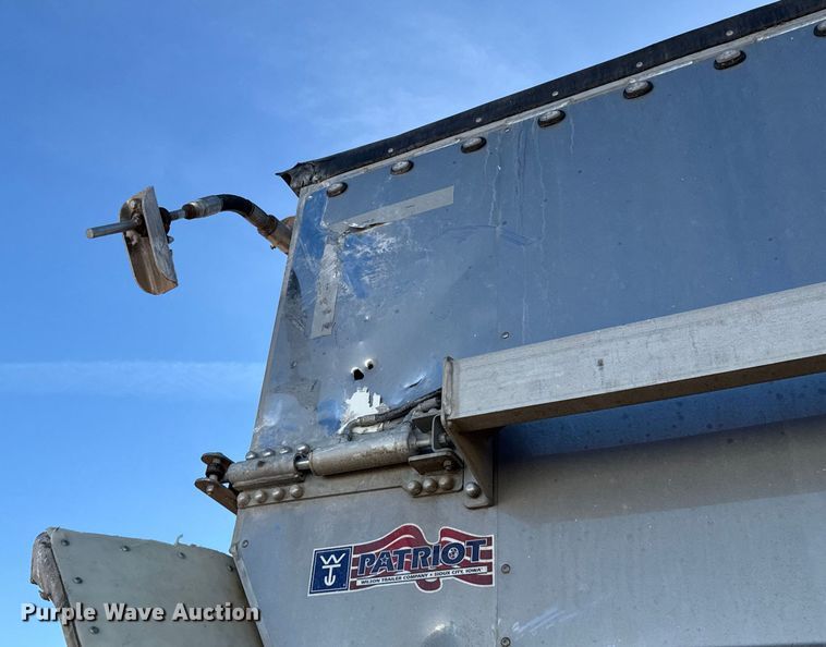 image for item YA2235 2026 Wilson DWBT-750B live bottom trailer