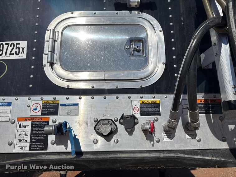 image for item YA2235 2026 Wilson DWBT-750B live bottom trailer