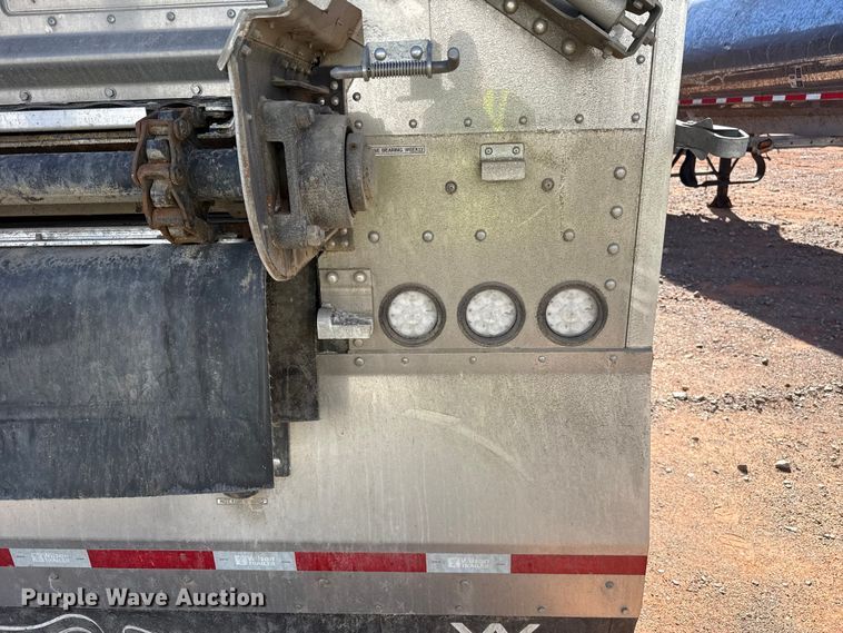 image for item YA2235 2026 Wilson DWBT-750B live bottom trailer