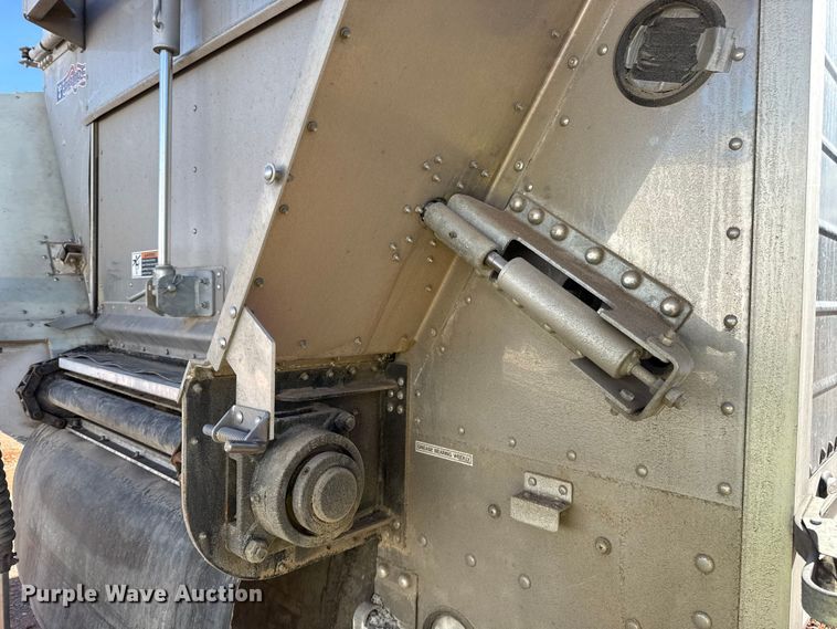 image for item YA2235 2026 Wilson DWBT-750B live bottom trailer