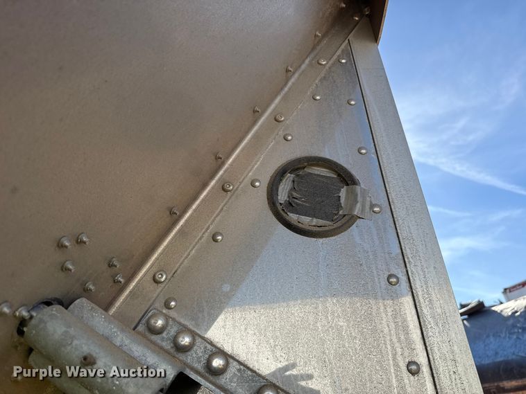 image for item YA2235 2026 Wilson DWBT-750B live bottom trailer