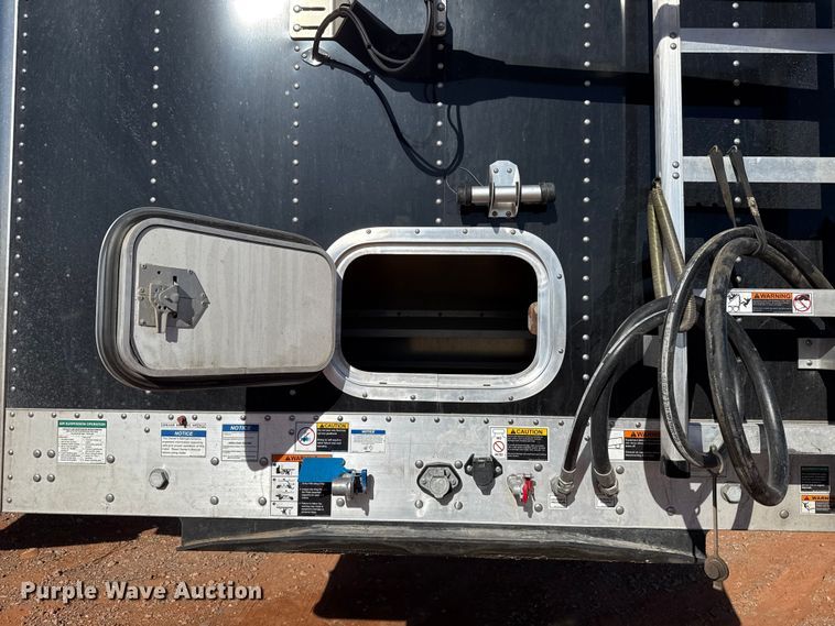 image for item YA2235 2026 Wilson DWBT-750B live bottom trailer