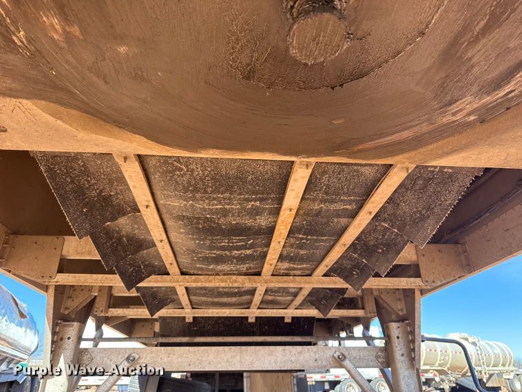 image for item YA2235 2026 Wilson DWBT-750B live bottom trailer