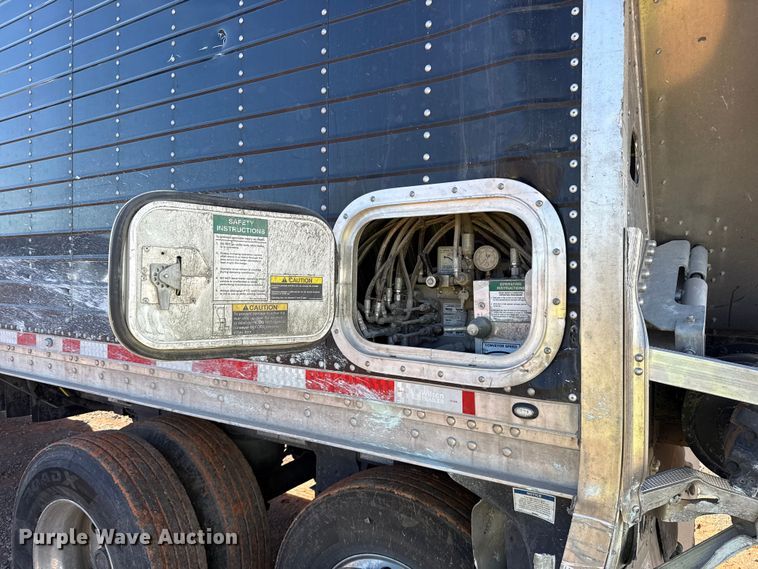 image for item YA2235 2026 Wilson DWBT-750B live bottom trailer