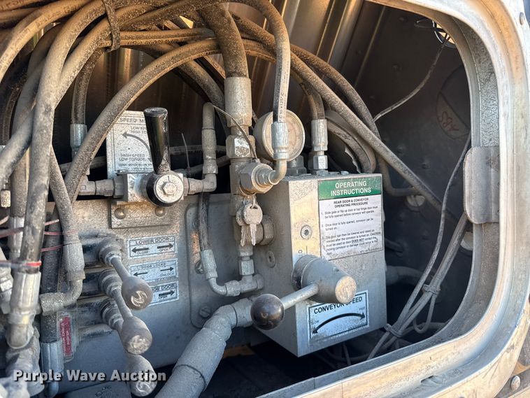 image for item YA2235 2026 Wilson DWBT-750B live bottom trailer