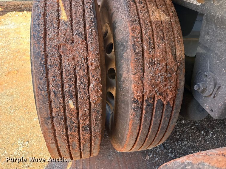 image for item YA2235 2026 Wilson DWBT-750B live bottom trailer