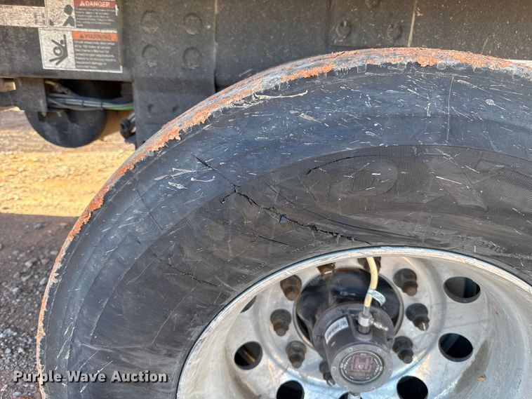 image for item YA2235 2026 Wilson DWBT-750B live bottom trailer