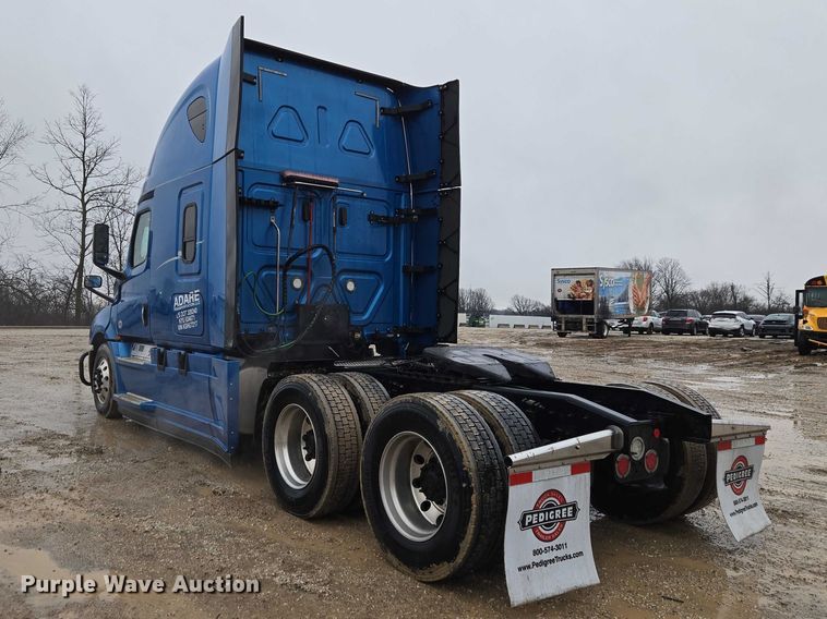 image for item YA2483 2019 Freightliner Cascadia semi truck