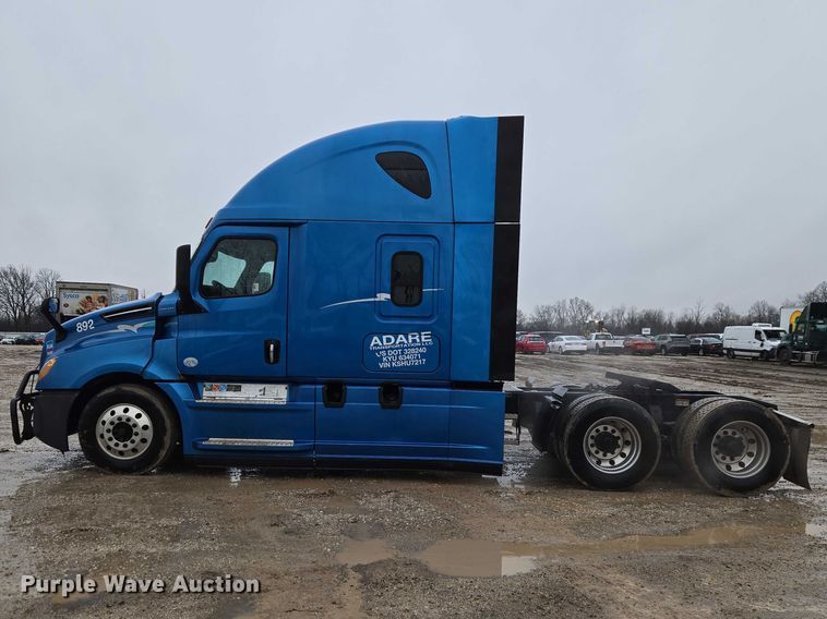 image for item YA2483 2019 Freightliner Cascadia semi truck