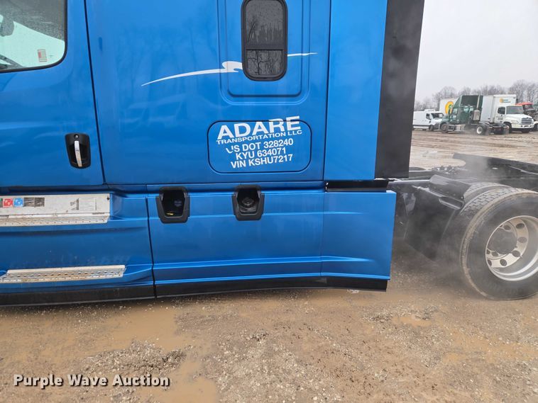 image for item YA2483 2019 Freightliner Cascadia semi truck