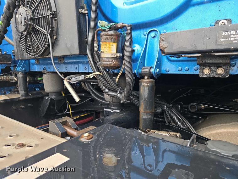 image for item YA2483 2019 Freightliner Cascadia semi truck