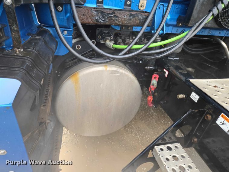 image for item YA2483 2019 Freightliner Cascadia semi truck