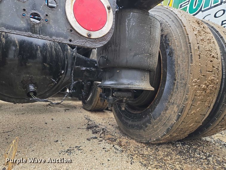 image for item YA2483 2019 Freightliner Cascadia semi truck