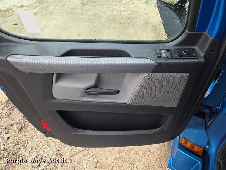 image for item YA2483 2019 Freightliner Cascadia semi truck