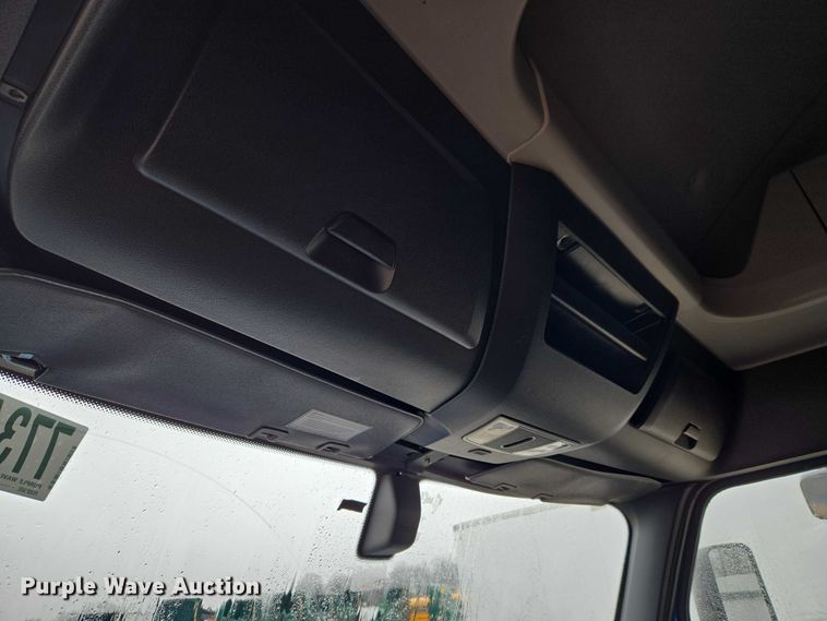 image for item YA2483 2019 Freightliner Cascadia semi truck