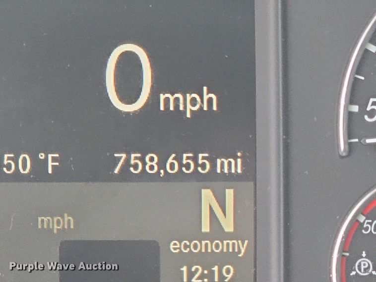 image for item YA2483 2019 Freightliner Cascadia semi truck