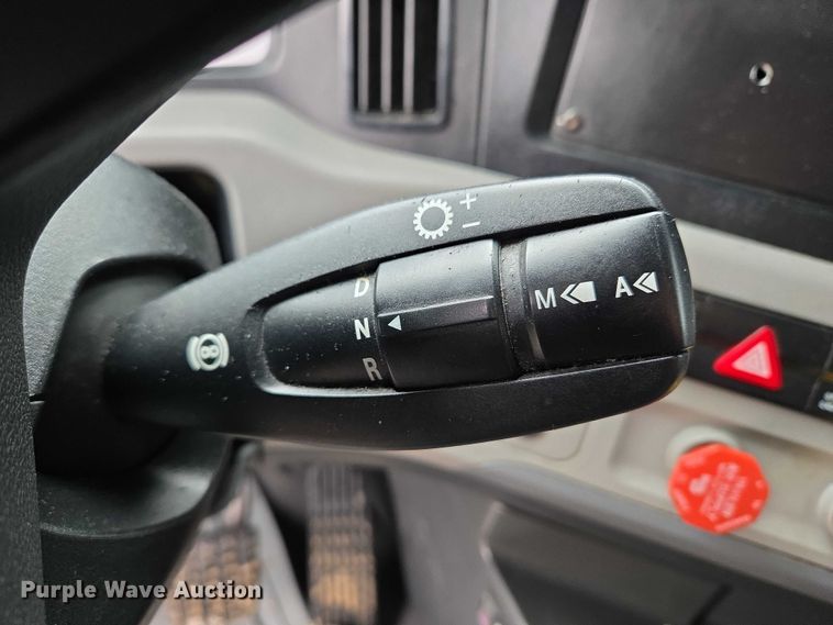 image for item YA2483 2019 Freightliner Cascadia semi truck