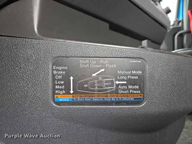 image for item YA2483 2019 Freightliner Cascadia semi truck