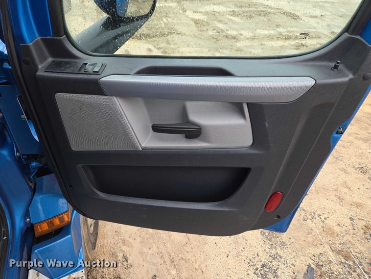 image for item YA2483 2019 Freightliner Cascadia semi truck