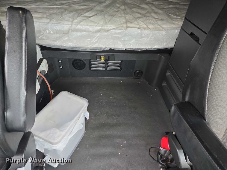 image for item YA2483 2019 Freightliner Cascadia semi truck