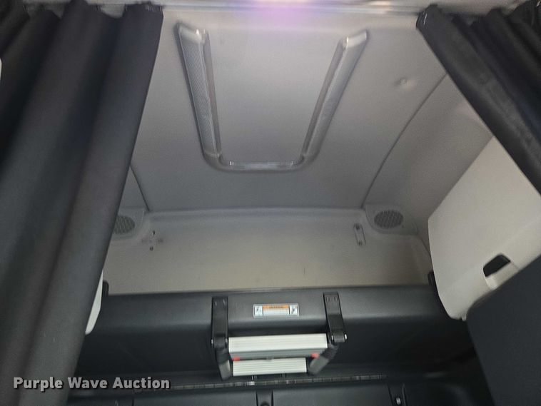 image for item YA2483 2019 Freightliner Cascadia semi truck