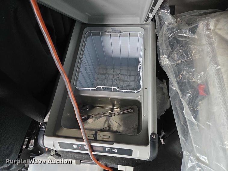 image for item YA2483 2019 Freightliner Cascadia semi truck