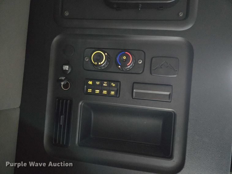 image for item YA2483 2019 Freightliner Cascadia semi truck