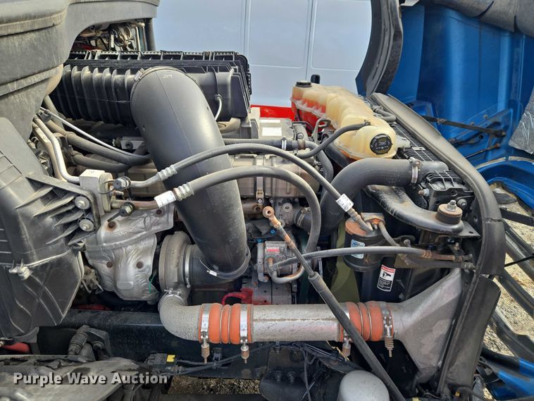 image for item YA2483 2019 Freightliner Cascadia semi truck