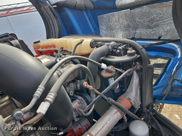 image for item YA2483 2019 Freightliner Cascadia semi truck