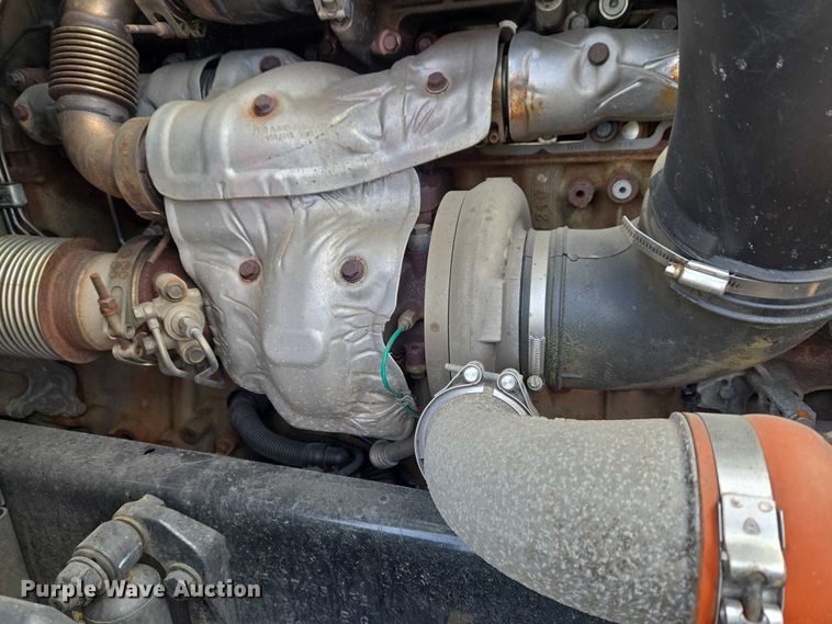 image for item YA2483 2019 Freightliner Cascadia semi truck