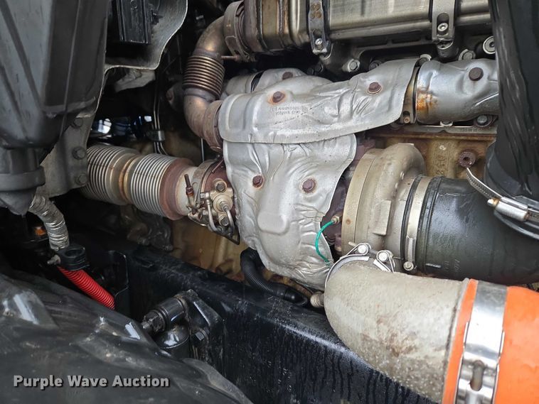 image for item YA2483 2019 Freightliner Cascadia semi truck