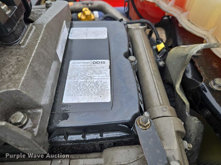 image for item YA2483 2019 Freightliner Cascadia semi truck