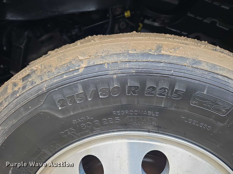 image for item YA2483 2019 Freightliner Cascadia semi truck