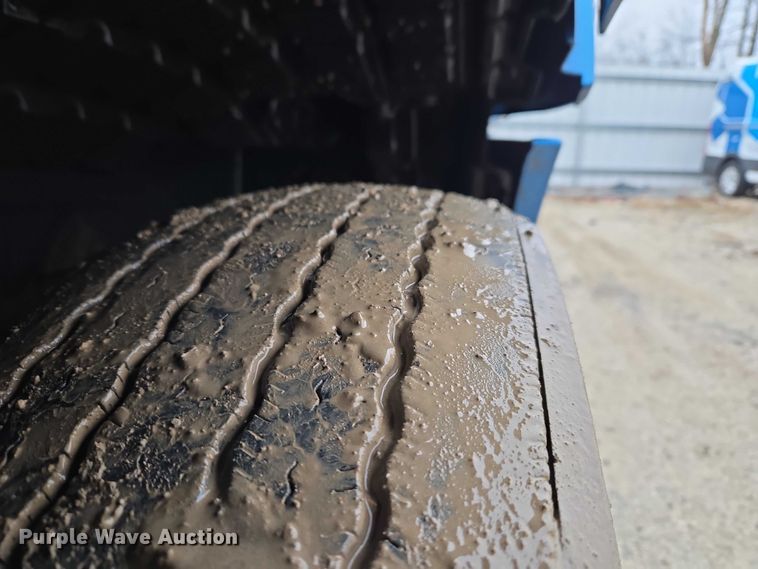 image for item YA2483 2019 Freightliner Cascadia semi truck