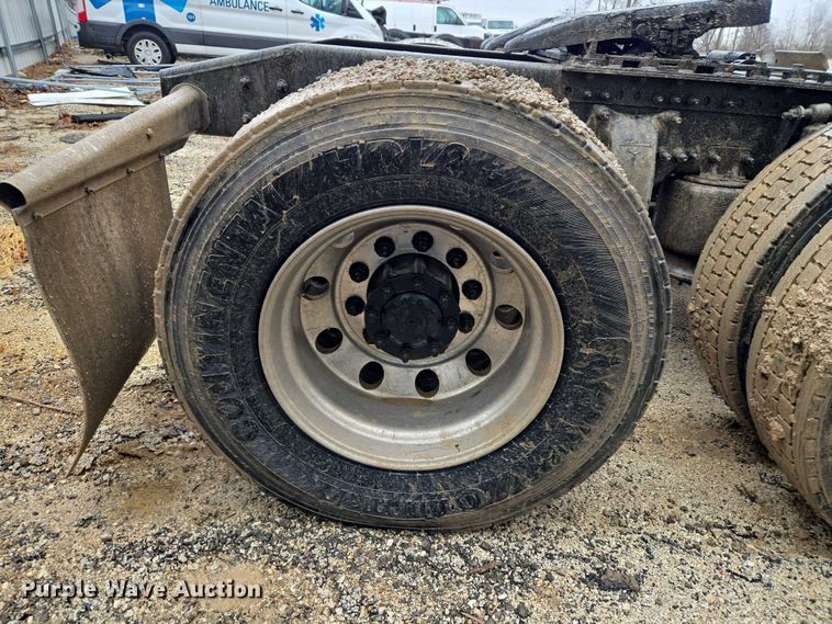 image for item YA2483 2019 Freightliner Cascadia semi truck