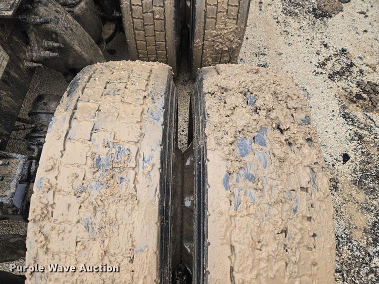 image for item YA2483 2019 Freightliner Cascadia semi truck