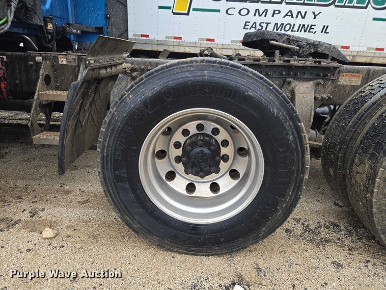 image for item YA2483 2019 Freightliner Cascadia semi truck