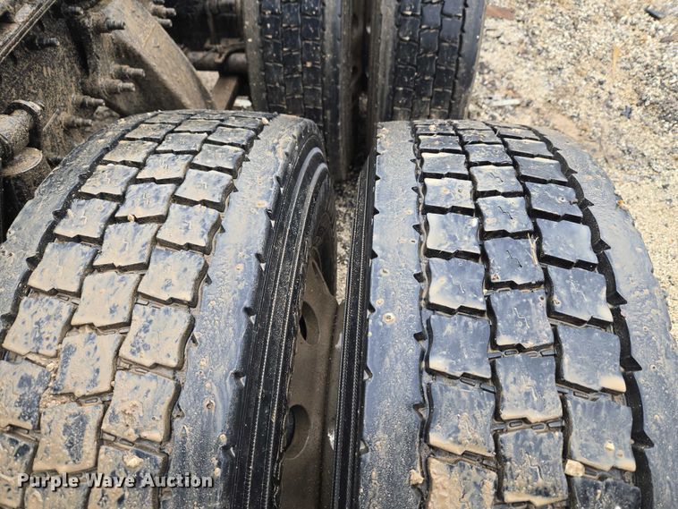 image for item YA2483 2019 Freightliner Cascadia semi truck