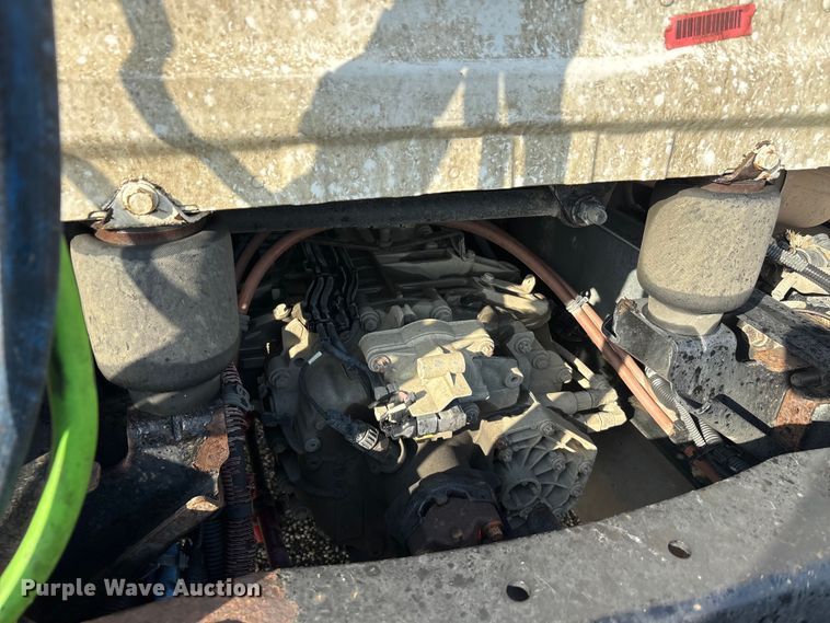 image for item YA2504 2015 Freightliner Cascadia semi truck