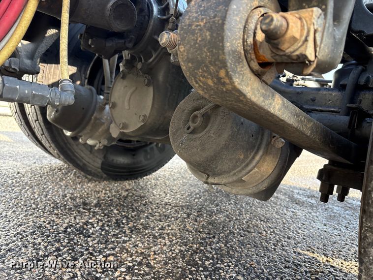 image for item YA2504 2015 Freightliner Cascadia semi truck