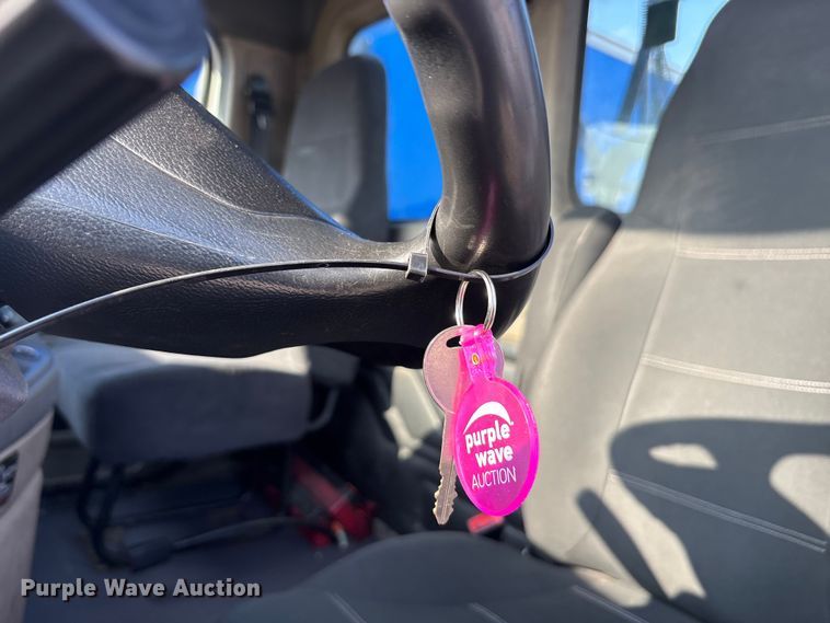 image for item YA2504 2015 Freightliner Cascadia semi truck