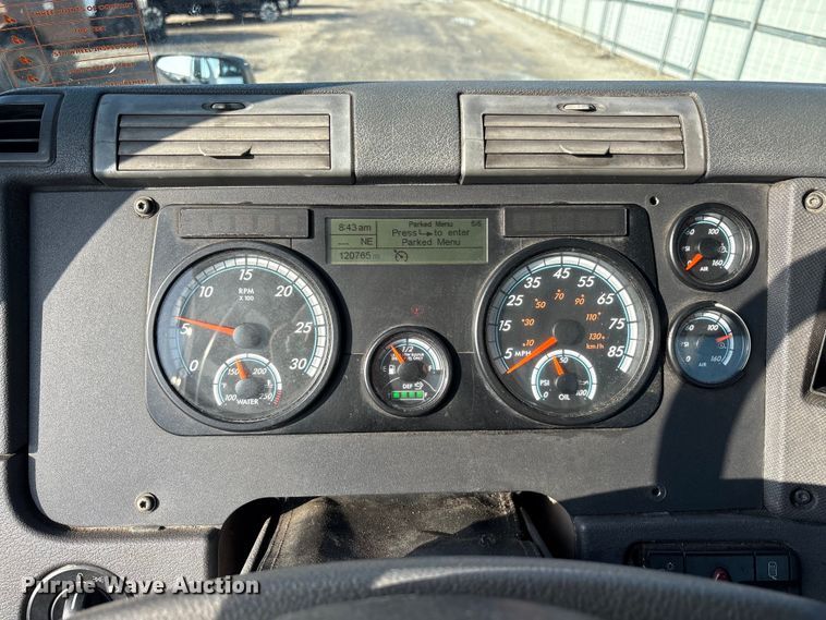 image for item YA2504 2015 Freightliner Cascadia semi truck