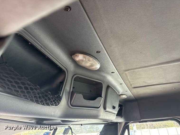 image for item YA2504 2015 Freightliner Cascadia semi truck