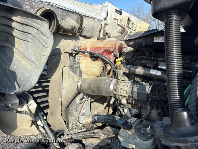 image for item YA2504 2015 Freightliner Cascadia semi truck