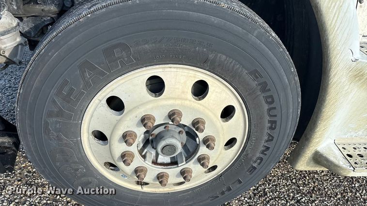 image for item YA2504 2015 Freightliner Cascadia semi truck