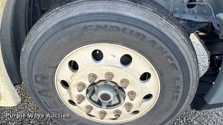 image for item YA2504 2015 Freightliner Cascadia semi truck