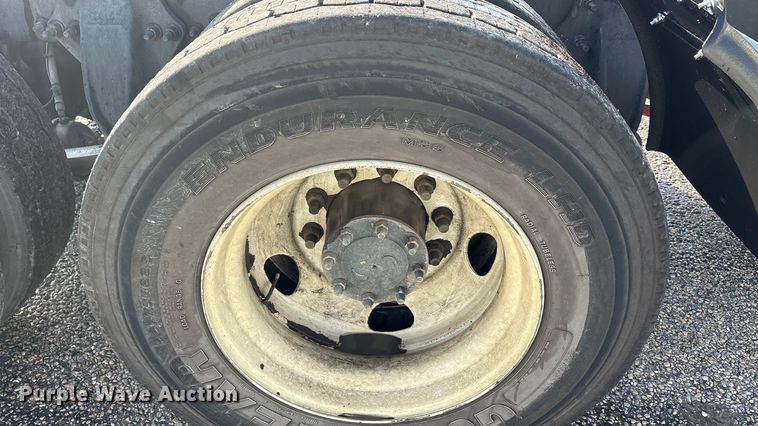 image for item YA2504 2015 Freightliner Cascadia semi truck